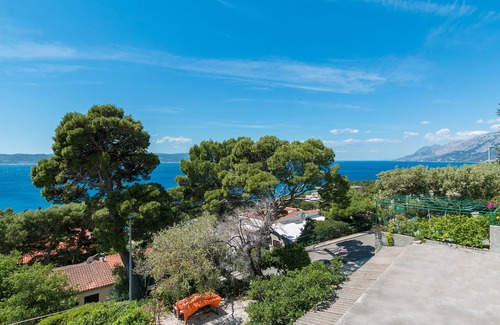Brela Apartment | Two bedroom apartment with balcony and sea view Brela, Makarska (A-2717-c)