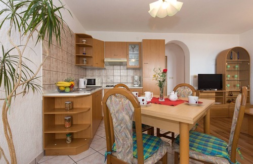Punat Apartment | Two bedroom apartment with balcony and sea view Punat, Krk (A-5345-b)