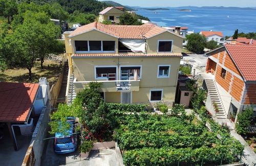 Island Dugi Otok Apartment | Two bedroom apartment with balcony and sea view Sali, Dugi otok (A-16324-a)