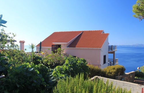 Zavalatica Apartment | Two bedroom apartment with terrace and sea view Zavalatica, Korčula (A-9137-a)