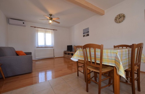 Nenadici Apartment | Two bedroom apartment with terrace Nenadići, Krk (A-19373-a)