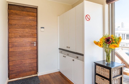 Sunset Beach House | Two bedroom apartment with Table Mountain and sea view