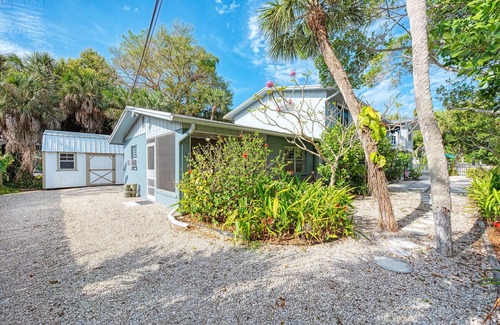 Englewood Apartment | Two bedroom beach and bay private getaway - just relax! Gecko House Manasota Key