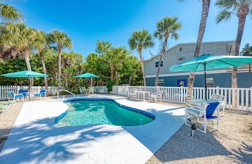 Englewood Apartment | Two bedroom beach and bay private getaway - just relax! Gecko House Manasota Key