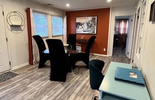 Lyndon House | Two bedroom Bungalow with sofa sleeper in Louisville’s east suburbs near malls.