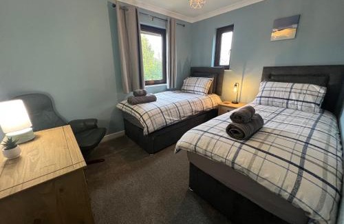 Milton Keynes House | Two Bedroom Central MK Self Catering House Sleeps 4 - Free Parking & fast WiFi - by Webbhill Stays