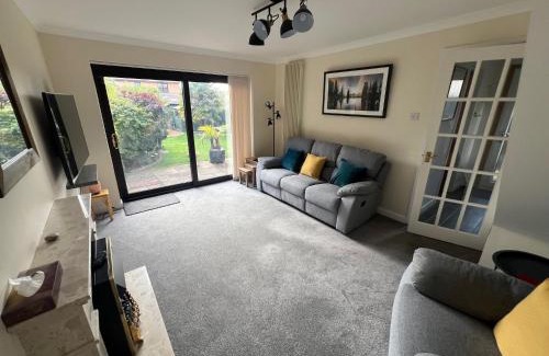 Milton Keynes House | Two Bedroom Central MK Self Catering House Sleeps 4 - Free Parking & fast WiFi - by Webbhill Stays