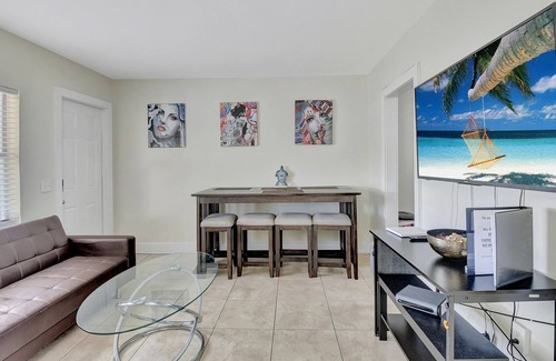 Delray Beach Cottage | Two bedroom cottage walk to Atlantic, pet friendly, free parking