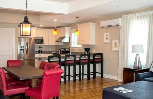 Kennebunk Condo | Two Bedroom Deluxe, Luxury Condo, Kennebunk Maine 1719985