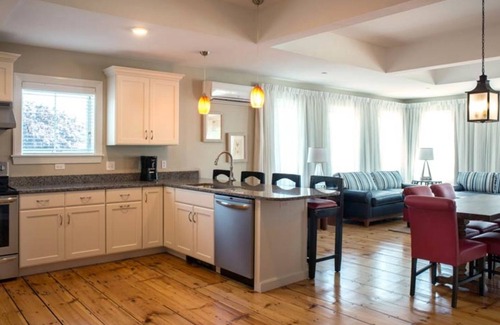 Kennebunk Condo | Two Bedroom Deluxe, Luxury Condo, Kennebunk Maine 1719985