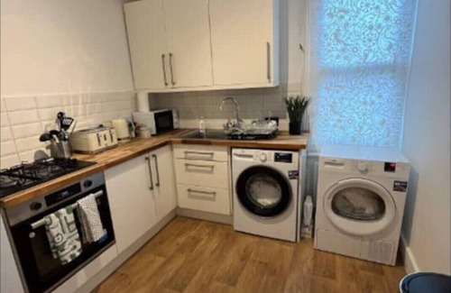 Graveney Apartment | Two Bedroom Flat in London
