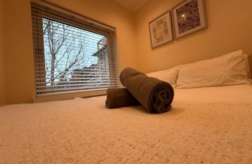 South Bermondsey Apartment | Two Bedroom Flat in the Heart of London