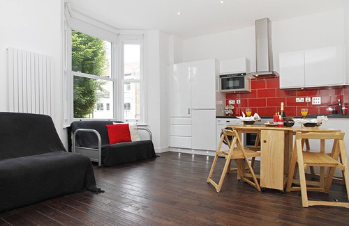 Hammersmith Broadway Apartment | Two bedroom flat with large private balcony 3