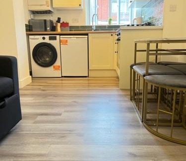 Hanwell Apartment | Two Bedroom Hanwell Modern Nest