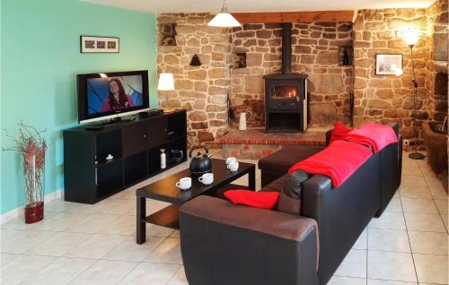 Plouhinec House | Two-Bedroom Holiday Home In Plouhinec