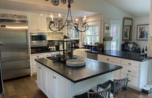Healdsburg House | Two Bedroom Home just 1.5 miles from Healdsburg Plaza