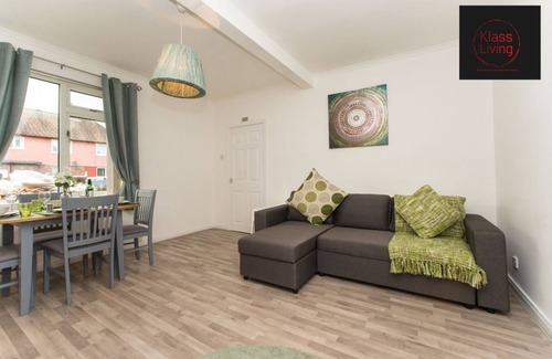Hamilton House | Two Bedroom House by Klass Living Serviced Accommodation Hamilton - Kenmar House With Parking & WiFi