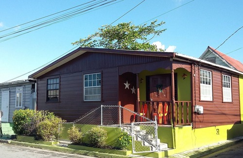 Henrys House | Two-bedroom house for rent Bridgetown, conveniently located near all amenities.