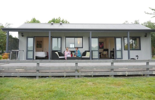 Havelock North Cottage | Two bedroom king cottage