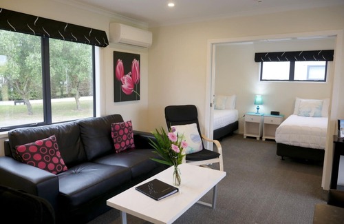 Havelock North Cottage | Two bedroom king cottage
