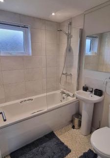 Liskeard House | Two Bedroom Lodge In The Country - Restaurant Bar Onsite