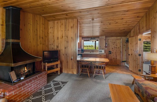 Ennis Apartment | Two bedroom log cabin