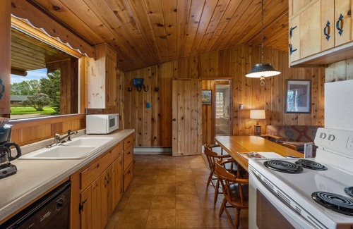 Ennis Apartment | Two bedroom log cabin