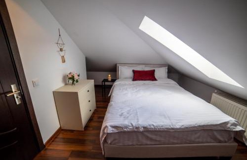 Baia Mare Apartment | Two Bedroom Niagara Apartment