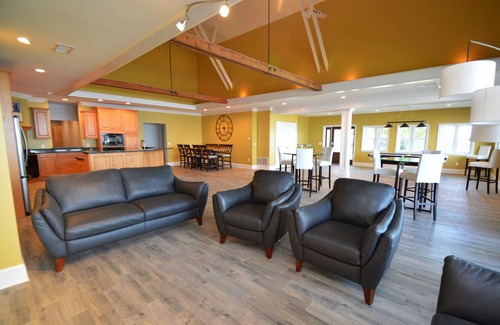 Oaks Corners Bed & Breakfast | Two Bedroom North Condo at our Lakefront Paradise. Pool, Hot Tub, Kayaks and more. (Sleeps 4 Adults)
