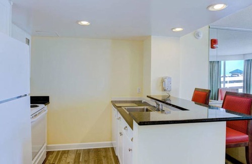 Northeast Virginia Beach Resort | Two Bedroom, Ocean Front, Luxury Condo, Virginia Beach, VA 3990006