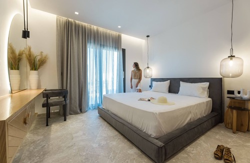 Plaka House | Two Bedroom Sea View Suite with Private Pool - Milestones Naxos Hotel