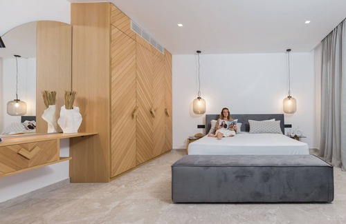 Plaka House | Two Bedroom Sea View Suite with Private Pool - Milestones Naxos Hotel