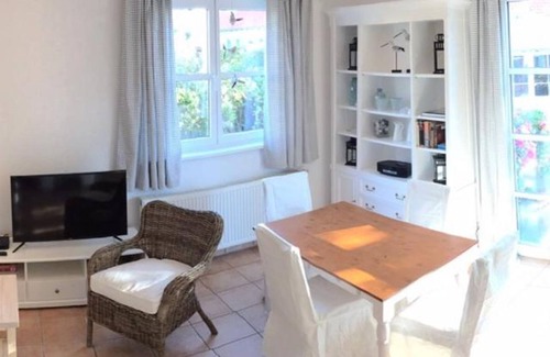 Vitte House | Two bedroom semi-detached thatched house - Haus Zeesenboot