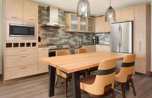 Kihei Villa | Two-Bedroom Suite with Resort View, Full Kitchen, Sofabed & Balcony