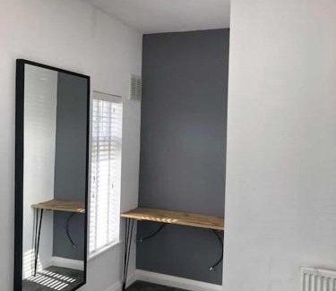 Hull House | Two bedroom terrace house with parking