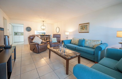 Englewood South Condo | Two bedroom, two bathroom condo less than 10 minutes to Manasota Key.