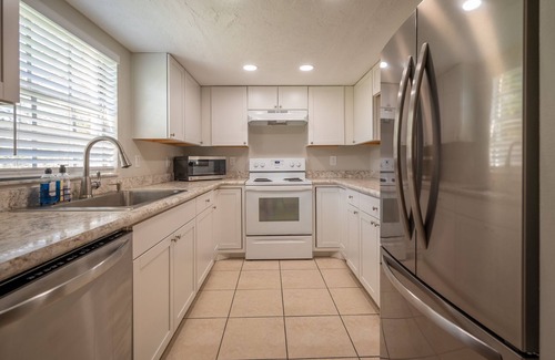 Englewood South Condo | Two bedroom, two bathroom condo less than 10 minutes to Manasota Key.