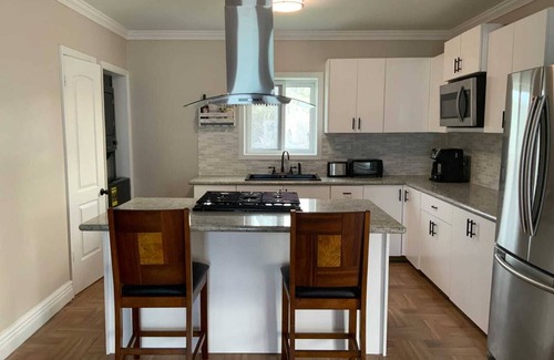 Steventon House | Two bedroom two bathroom beach house located 10 steps from the beach