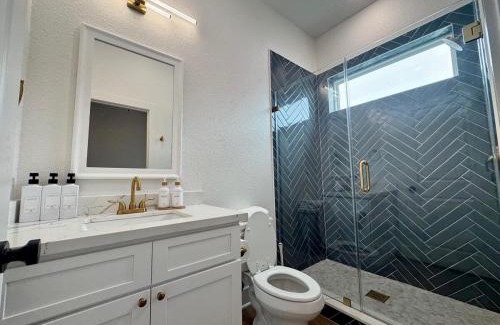 Galveston House | Two Bedroom Villa Walk to Beach