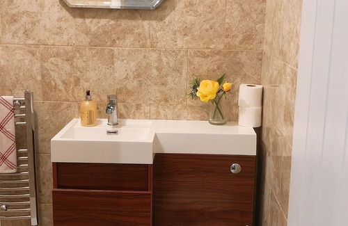 Nottingham Apartment | Two bedrooms self-contained flat with Free Parking - Flat 2