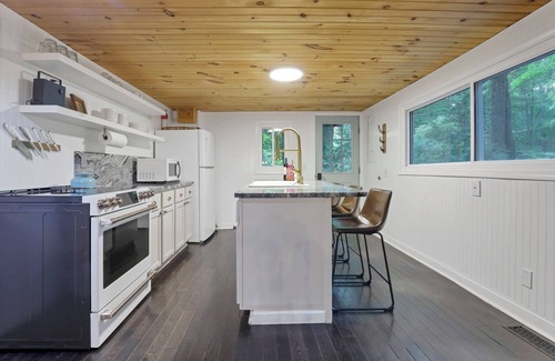Rockbridge Cabin | TWO CABINS in Hocking Hills! Lake, Hot tub, Horseshoes, Tetherball and More!