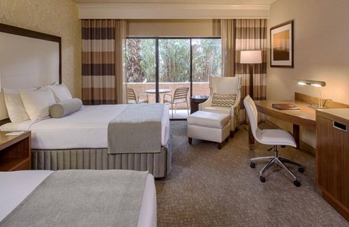 Downtown Resort | TWO COZY UNITS! HEATED POOL, PARKING