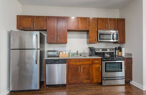 Music Row Apartment | TWO Cozysuites Spacious Music Row Condos w Parking