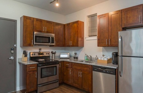 Music Row Apartment | TWO Cozysuites Stylish Music Row Condos w Parking