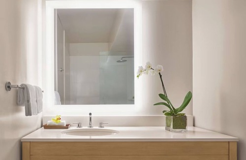 Diamond Head - Kapahulu - St. Louis Hotel | Two Diamond Head Ocean View Room | Perfect for Relaxing Beach Getaways