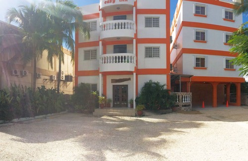 Belize City Apartment | Two double-bed with fully kitchen at Easy Inn