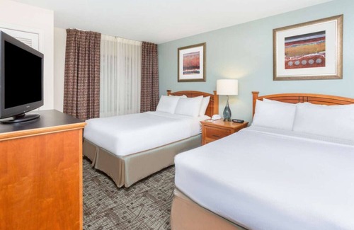 Dunwoody Hotel | TWO Family-friendly 2BR Suites with Breakfast, Full Kitchens! Pool, Pet-friendly