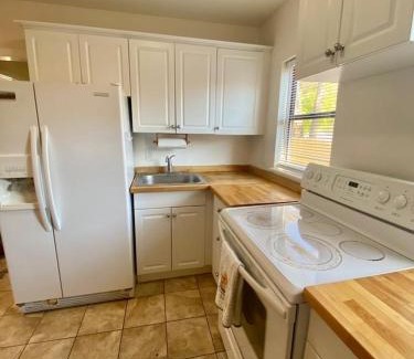 St. Petersburg - Clearwater Apartment | Two Fully Equipped Apartments and a Studio 5 miles from the beach