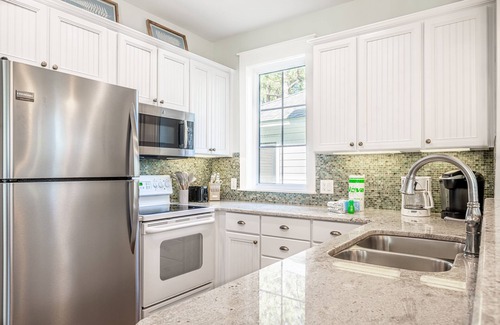 Laurel Grove House | Two Golf Carts Included ~ Private Porch ~ Family Friendly ~ Spacious Kitchen