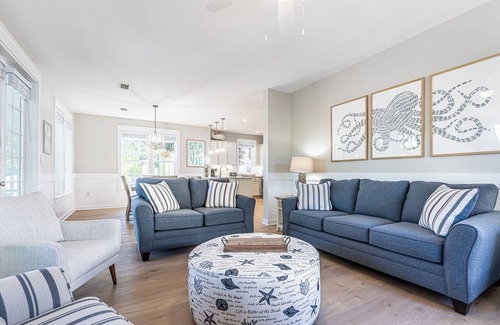 Laurel Grove House | Two Golf Carts ~ Lake & Golf Course Views ~ Screened Porch